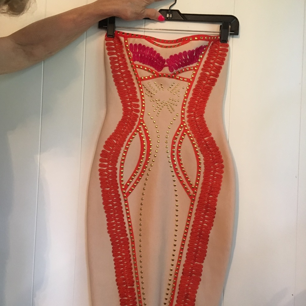 Strapless dress detailed with crochet and studs